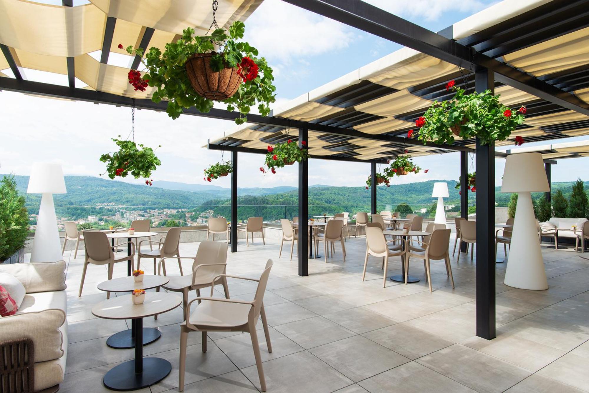 Wine & Spa Hotel Chukara Trjavna Buitenkant foto
